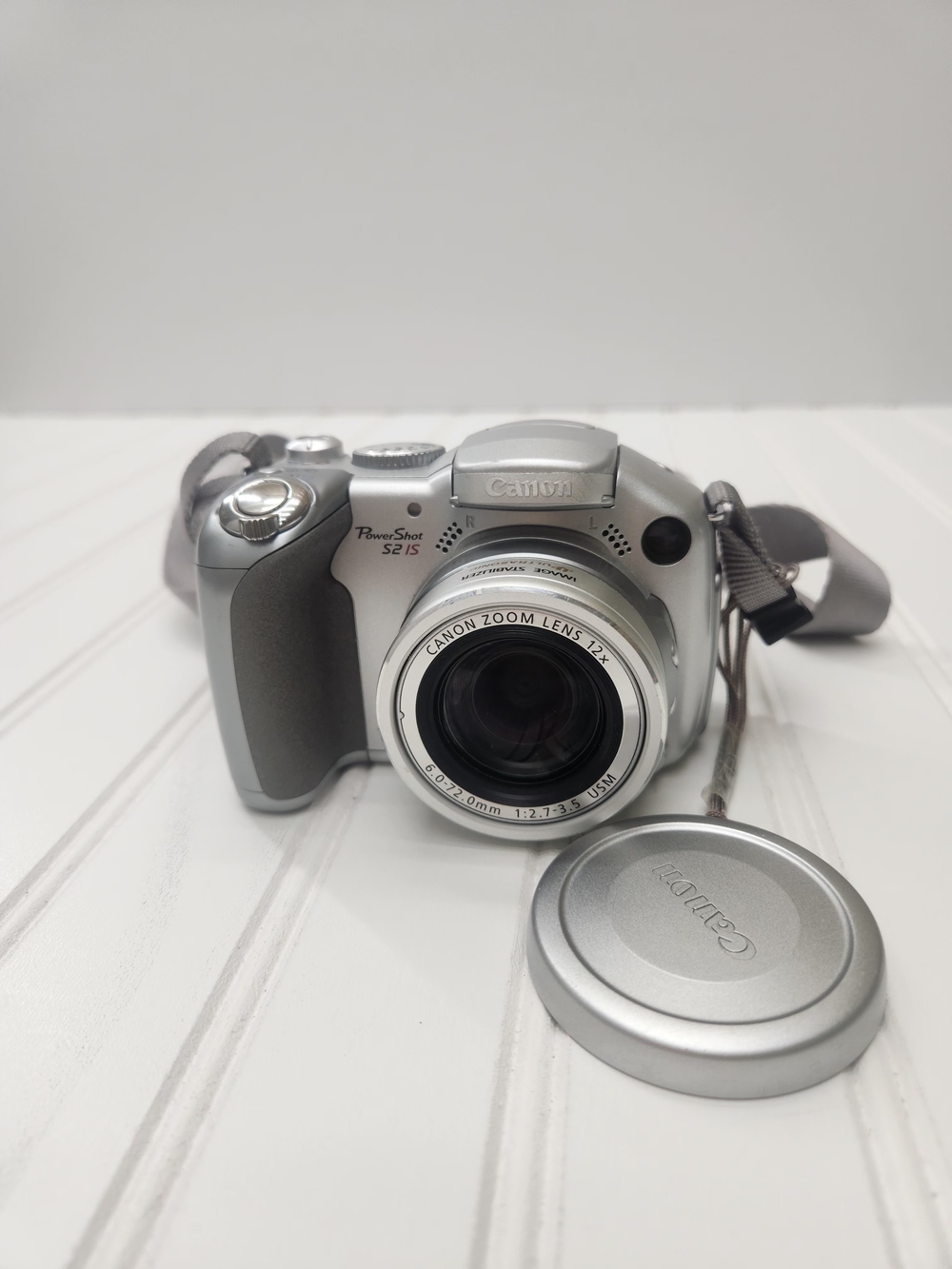 VTG Canon PowerShot S2 IS digital camera in silver with a 12x optical zoom lens